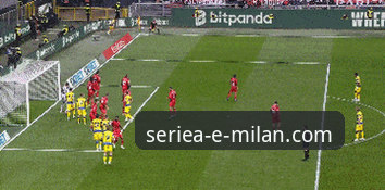 AC米兰球队新闻 红黑军团动态深度解析:AC米兰球队新闻一站式获取指南